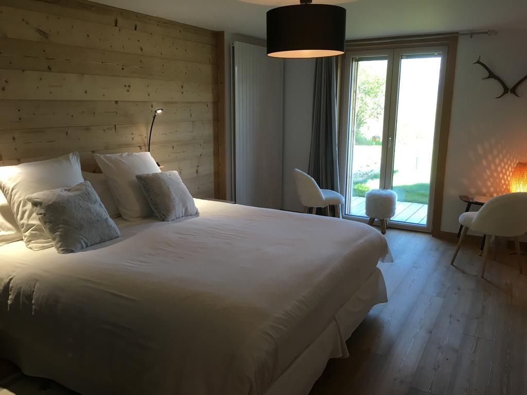 Saint-André-dʼEmbrun 레 샴브레 도렐 B&B 외부 사진
