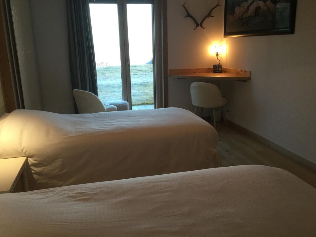 Saint-André-dʼEmbrun 레 샴브레 도렐 B&B 외부 사진